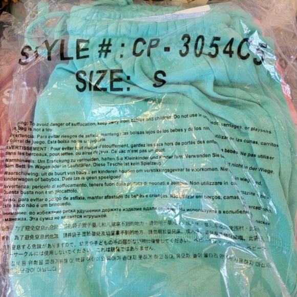 NWT Zenana mint colored super soft shorts WITH pockets and drawstring size S - Picture 3 of 4